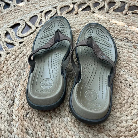 Crocs Women's Size 9 Brown Tan Thong Flip Flop Sandals - Picture 5 of 5